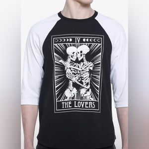Guys’ tarot card “the lovers” baseball shirt, nwt in size small from hot topic!